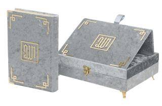 Beyza Serisi Kadife Kaplamalı Ahşap Plaket Kutu + Orta Boy Arapça Kadife Kuran + Taşıma Çantası Hediye Seti Gümüş 90304 - 1