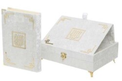 Beyza Serisi Kadife Kaplamalı Ahşap Plaket Kutu + Orta Boy Arapça Kadife Kuran + Taşıma Çantası Hediye Seti Krem 90306 - Furkan Neşriyat