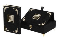 Beyza Serisi Kadife Kaplamalı Ahşap Plaket Kutu + Orta Boy Arapça Kadife Kuran + Taşıma Çantası Hediye Seti Siyah 90299 - Furkan Neşriyat