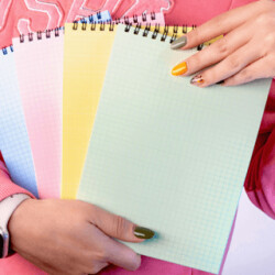 Dream Notes Üst Spiralli 4 Farklı Renk Kareli A5 Defter Seti - Dream Notes