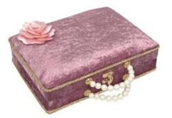 İnci Serisi Ahşap Kadife Kaplamalı Plaket Kutu + Çanta Boy Arapça Kadife Kuran + Cam İnci Tesbih + Namaz Başörtüsü + Pleksi Ayraç Hediye Seti Gül Kurusu 90309 - Furkan Neşriyat