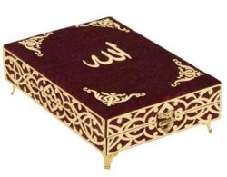 Sema Serisi Kadife Kaplamalı Ahşap Plaket Kutu + Orta Boy Arapça Kadife Kuran + Taşıma Çantası Hediye Seti Bordo 90250 - Furkan Neşriyat