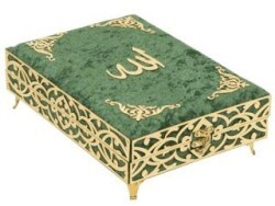Sema Serisi Kadife Kaplamalı Ahşap Plaket Kutu + Orta Boy Arapça Kadife Kuran + Taşıma Çantası Hediye Seti Yeşil 90251 - Furkan Neşriyat