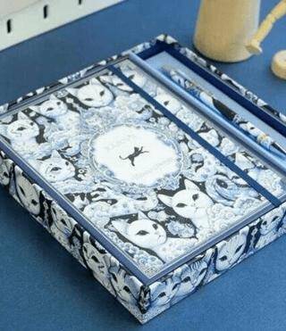 Victoria Journals 125-2157 Kutulu Set Sert Kapak Defter A5 100 Gr Ivory Çizgili Lastikli Ve Metal Gö - 1