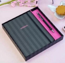 Victoria Journals 125-2159 Kutulu Set Sert Kapak Defter A5 100 Gr Ivory Çizgili Lastikli Ve Metal Gö - Victoria Journals