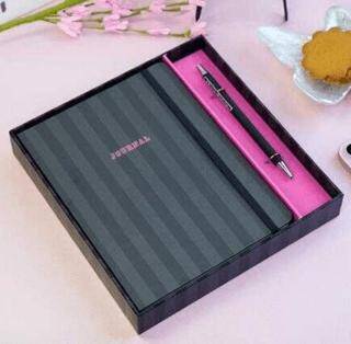 Victoria Journals 125-2159 Kutulu Set Sert Kapak Defter A5 100 Gr Ivory Çizgili Lastikli Ve Metal Gö - 1